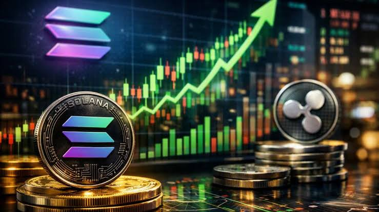 Bitcoin and Ethereum ETF outflows contrast with fresh XRP and Solana fund inflows